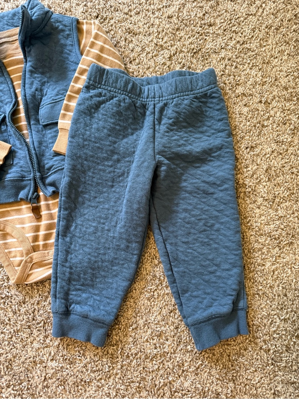 Carters Matching Set - Picture 2 of 4